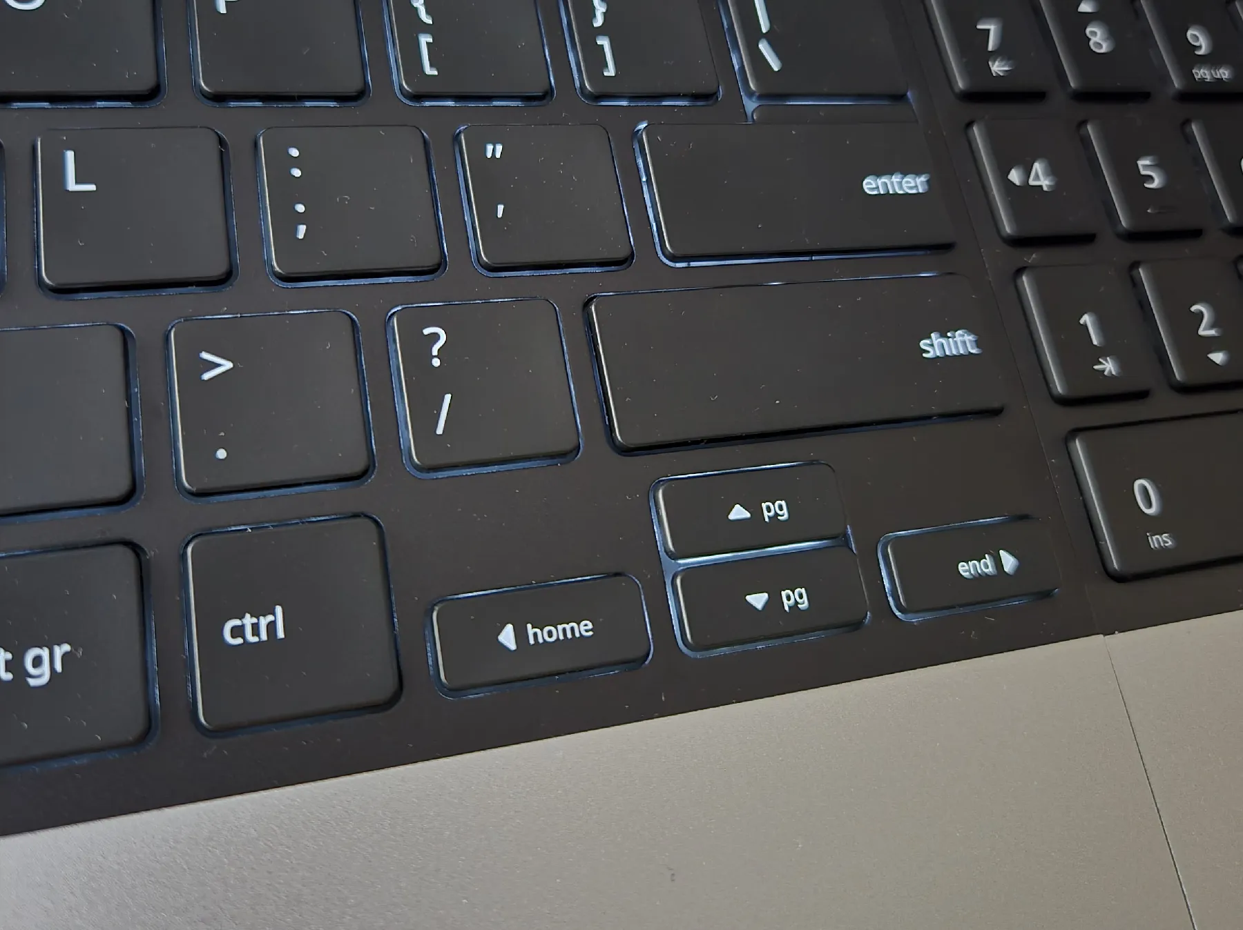 An image showing the numpmad module next to the keyboard module on a Framework laptop; the keyboard is illuminated, but the numpad isn't